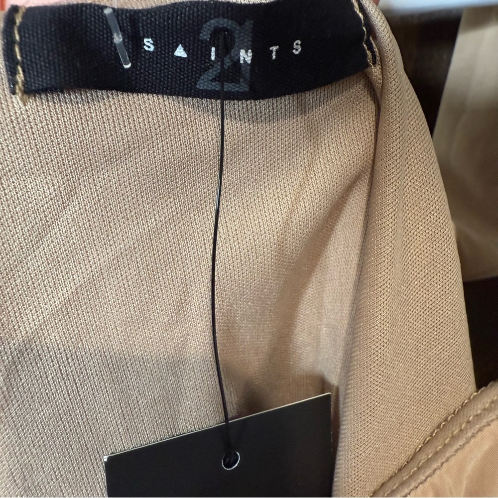 21 Saints NWT Women's Cream Sleeveless Top feminine wide straps straight neck L - Picture 3 of 7